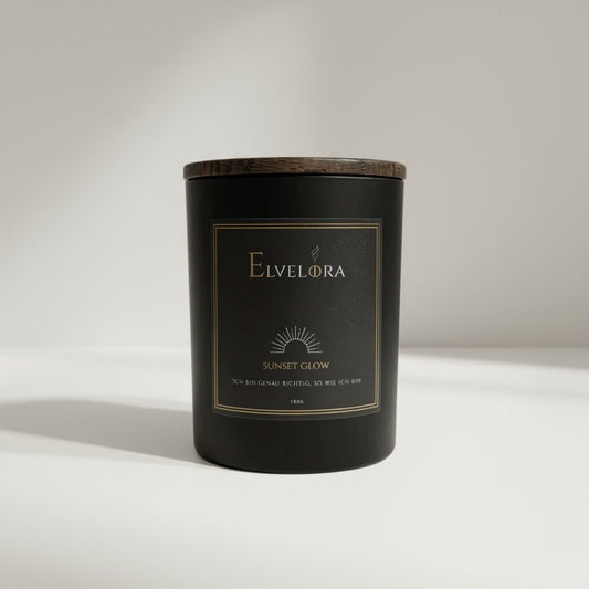 Sunset Glow Duftkerze von Elvelora – handgegossen, natürliche Duftkerze mit ätherischen Ölen, inspiriert von warmen, goldenen Sonnenuntergängen.